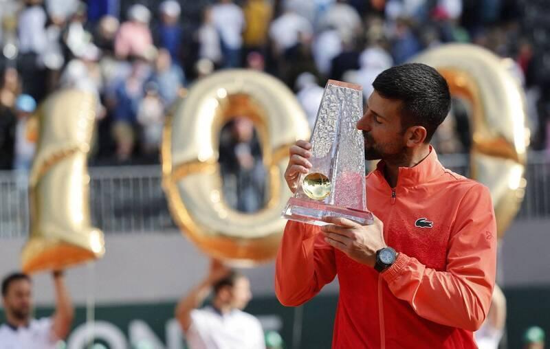  费德勒回归赛场，问鼎冠军首场状态亮眼，MAD观众沸腾！