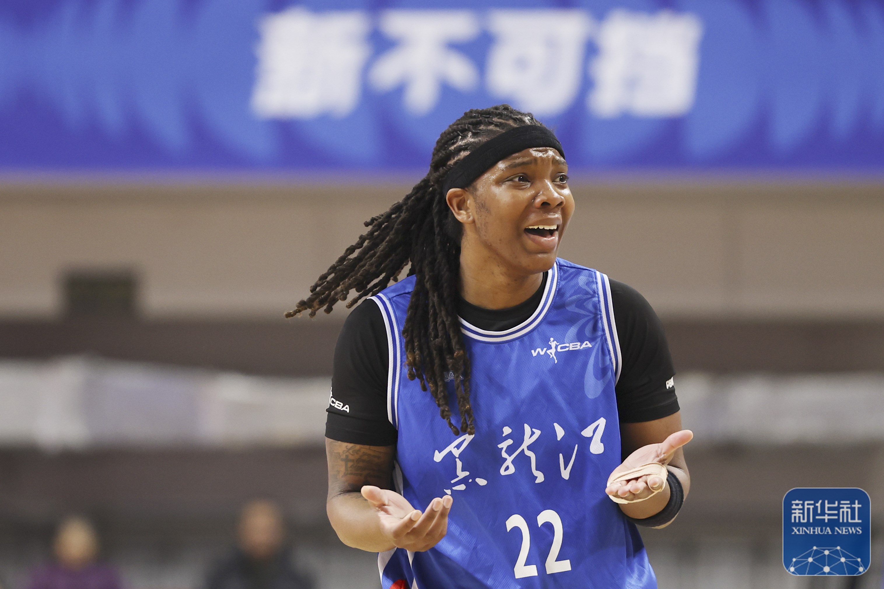  穆古鲁扎回归赛场，比分优势明显首场状态亮眼，FPX观众沸腾！